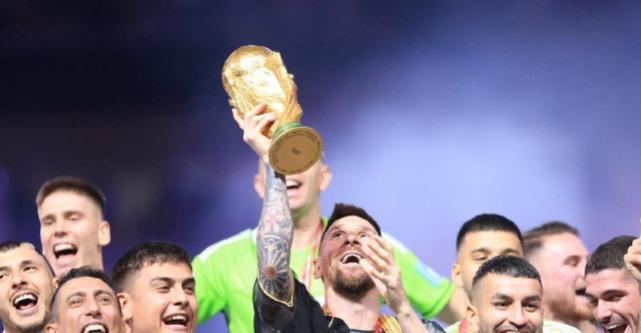 表现显得与 表现显得与